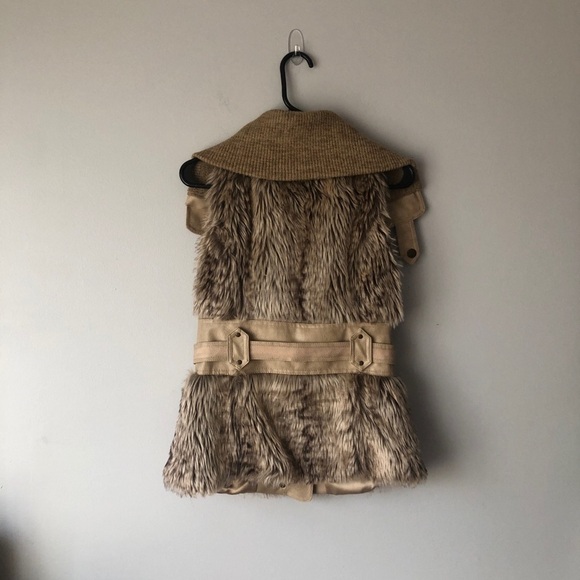 𝅺Dollhouse Faux Fur Knit Collar Vest - Picture 2 of 4